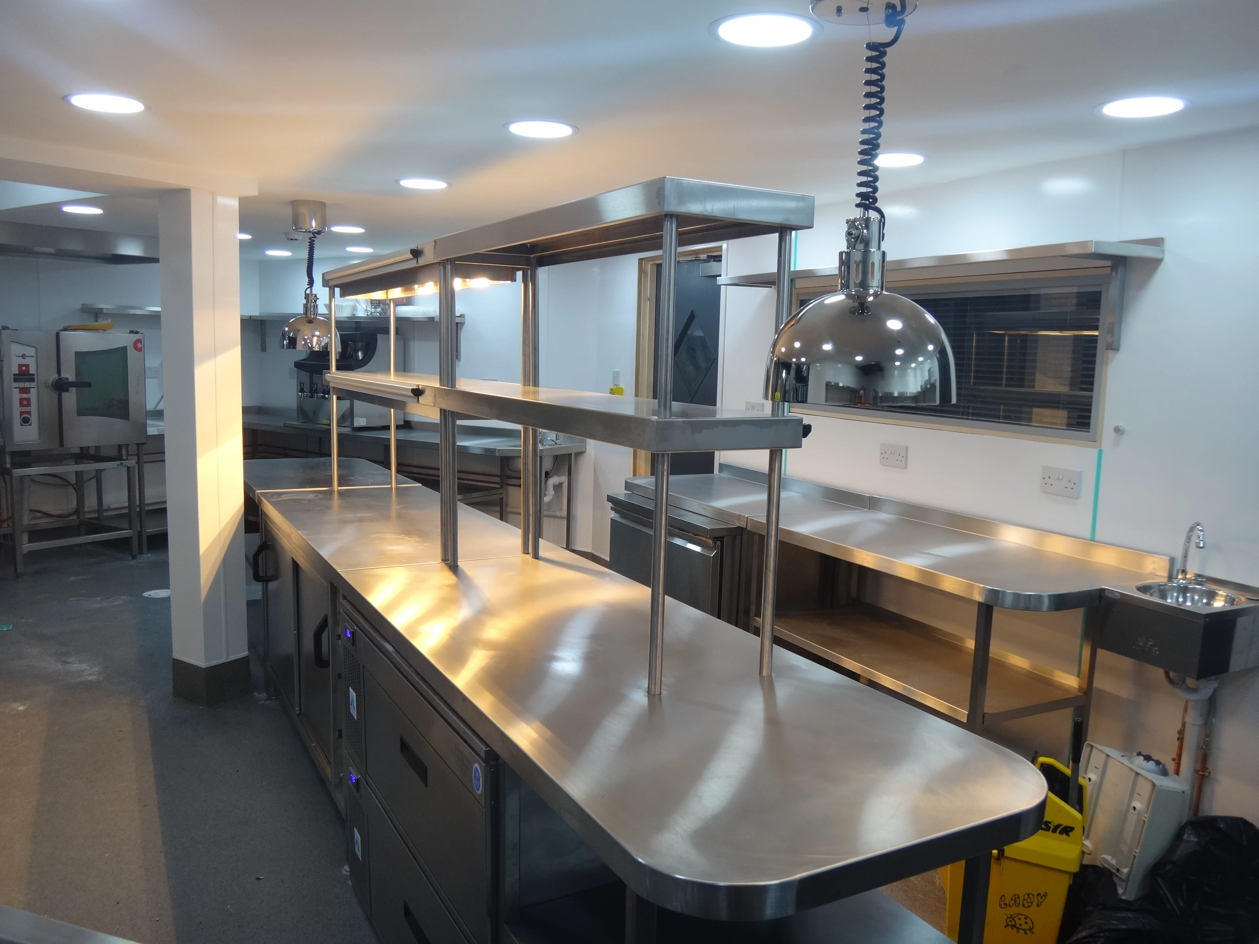 Restaurant kitchen pass